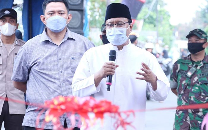Gus Ipul Resmikan Pasar Takjil di Kampung Bunga Pucangan Gus Ipul Resmikan Pasar Takjil di Kampung Bunga Pucangan