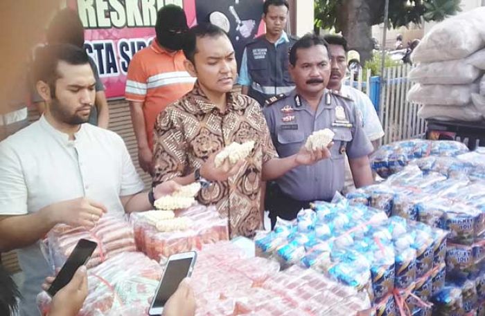 Mie Instan untuk Pakan Ternak Diolah jadi Camilan Manusia, 3 Warga Sidoarjo Ditangkap Mie Instan untuk Pakan Ternak Diolah jadi Camilan Manusia, 3 Warga Sidoarjo Ditangkap
