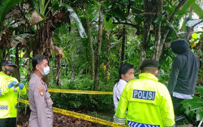 Pria di Blitar Akhiri Hidup dengan Gantung Diri, Tinggalkan 13 Lembar Catatan Berisi Curhatan Pria di Blitar Akhiri Hidup dengan Gantung Diri, Tinggalkan 13 Lembar Catatan Berisi Curhatan
