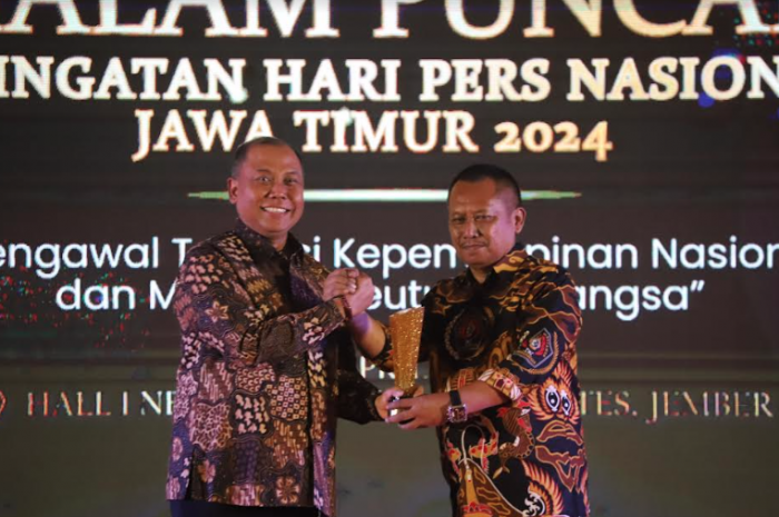 Hari Pers Nasional 2024, Pj Bupati Jombang Raih Penghargaan Creative Regional Head dari PWI Jatim Hari Pers Nasional 2024, Pj Bupati Jombang Raih Penghargaan Creative Regional Head dari PWI Jatim