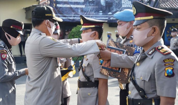 Kapolres Pimpin Sertijab 8 Perwira Utama di Polres Pamekasan Kapolres Pimpin Sertijab 8 Perwira Utama di Polres Pamekasan