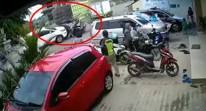 Tak Kuat Menanjak, Truk Angkutan Batu Tambang Tabrak 3 Mobil di Purwakarta