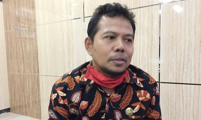 Ketua Komisi A DPRD Jember Minta Satgas Tak Pakai Masker Beratribut Paslon Ketua Komisi A DPRD Jember Minta Satgas Tak Pakai Masker Beratribut Paslon