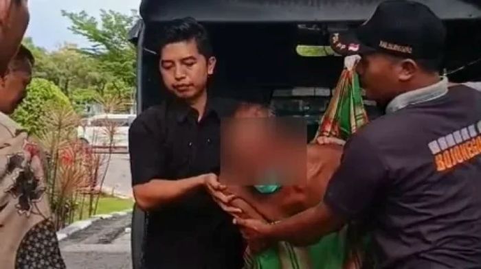 ODGJ di Jalan Trunojoyo Mengamuk saat Dievakuasi Satpol PP dan Dinsos Bojonegoro