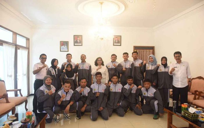 Pj Wali Kota Kediri Beri Semangat Atlet Disabilitas Peserta Peparprov Jatim 2024 Pj Wali Kota Kediri Beri Semangat Atlet Disabilitas Peserta Peparprov Jatim 2024