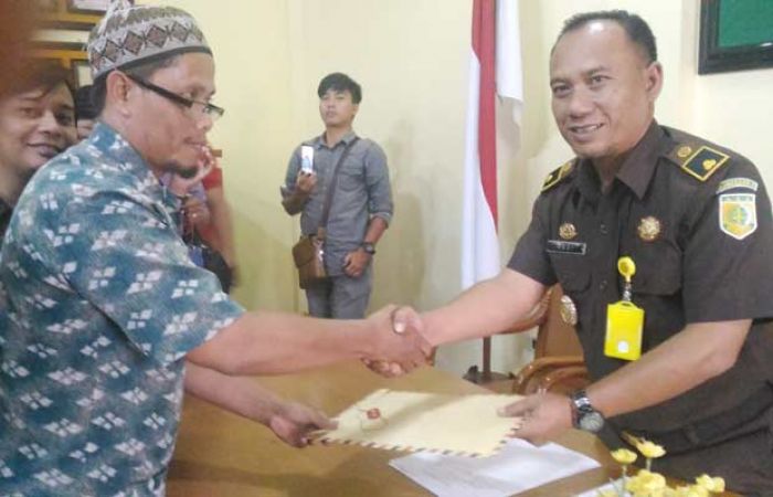 PKL Pasar Merjosari Laporkan Dindag ke Kejaksaan, Tuding Lakukan Pungli PKL Pasar Merjosari Laporkan Dindag ke Kejaksaan, Tuding Lakukan Pungli