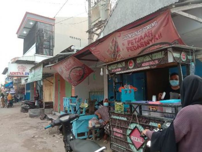 Pasar Macet, Tiap Hari Ada Orang Meninggal, Warga Arosbaya Pakai Masker Rangkap Tiga Pasar Macet, Tiap Hari Ada Orang Meninggal, Warga Arosbaya Pakai Masker Rangkap Tiga