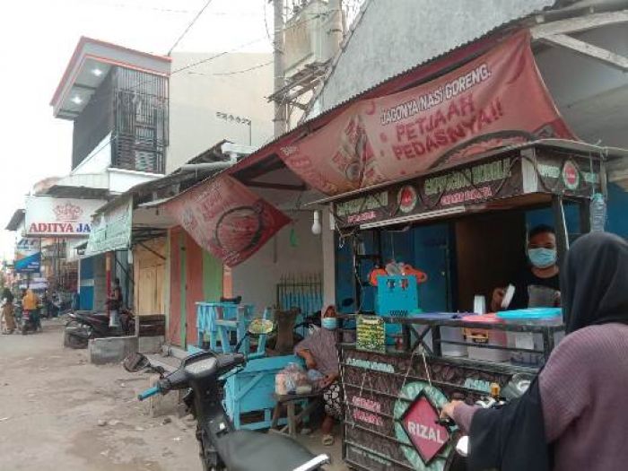 Pasar Macet, Tiap Hari Ada Orang Meninggal, Warga Arosbaya Pakai Masker Rangkap Tiga