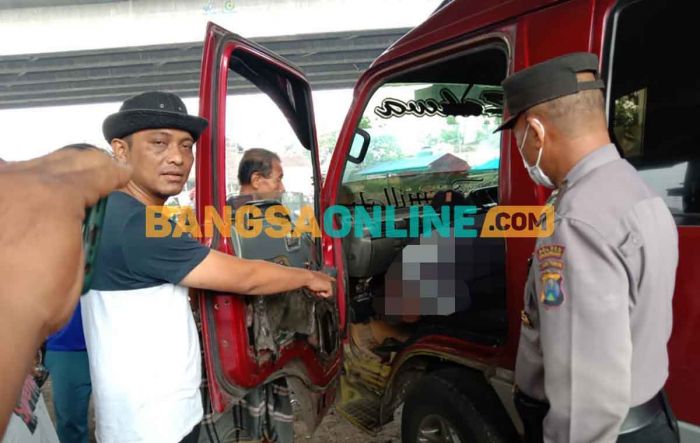 Diduga Terkena Serangan Jantung, Seorang Sopir Angkot di Pasuruan Tewas dalam Mobil