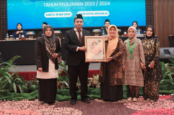 Wisuda Siswa SMA Islam Sidoarjo 2024 Dihadiri Stafsus Wapres RI Wisuda Siswa SMA Islam Sidoarjo 2024 Dihadiri Stafsus Wapres RI