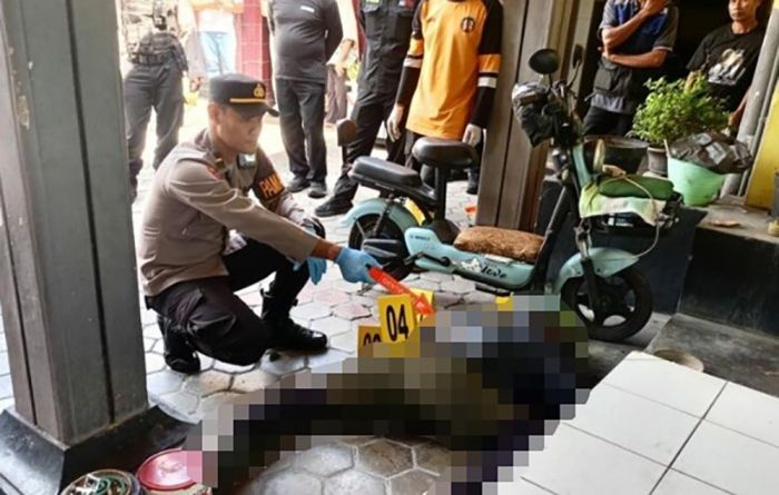 Pria Asal Jombang Ditemukan Meninggal di Depan Musala Hotel Tegalsari Mojokerto