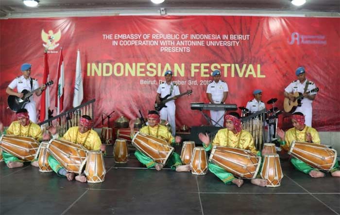 Tim Kesenian KRI Sultan Hasanuddin-366 Pukau Ratusan Mahasiswa Universitas Antonine Lebanon