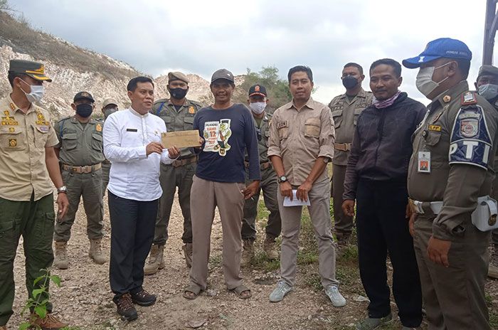 Pemkab Jember Tertibkan Pemindahan Papan Aset di Gunung Sadeng Pemkab Jember Tertibkan Pemindahan Papan Aset di Gunung Sadeng