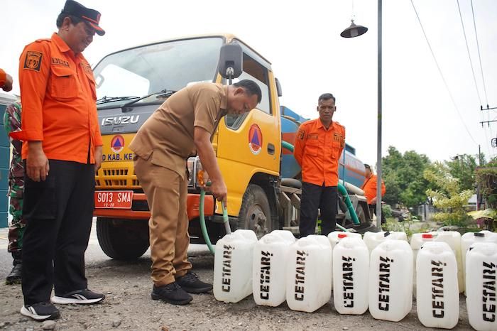 Per Hari, Pemkab Kediri Salurkan 15 Ribu Liter Air Bersih ke Desa Sepawon Plosoklaten Per Hari, Pemkab Kediri Salurkan 15 Ribu Liter Air Bersih ke Desa Sepawon Plosoklaten