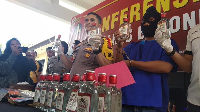 ​Edarkan Vodka Palsu, Warga Mojo Kediri Ditangkap Polres Bojonegoro