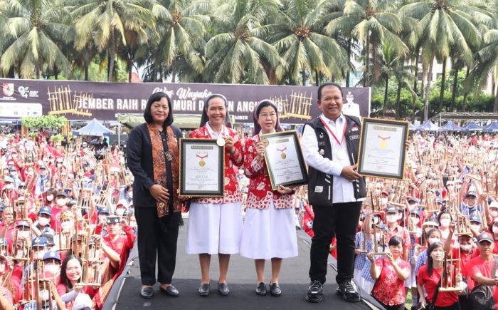 Gebyar Angklung Jember Catatkan Rekor Muri Gebyar Angklung Jember Catatkan Rekor Muri