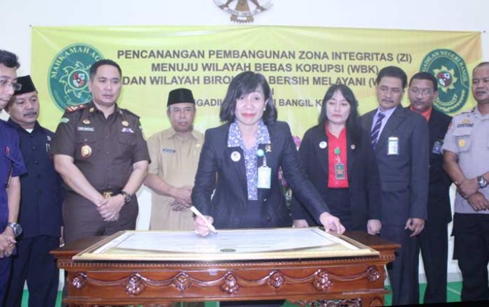 Pengadilan Negeri Bangil Komitmen Wujudkan Zona Integritas Pengadilan Negeri Bangil Komitmen Wujudkan Zona Integritas
