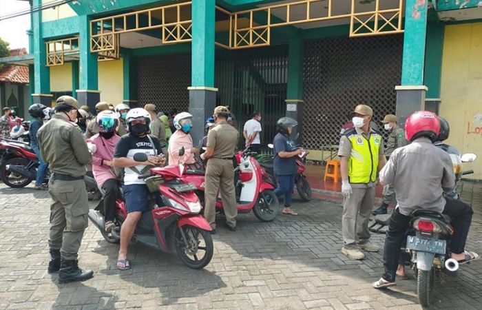 Puluhan Warga Sidoarjo Terjaring Razia PSBB Jilid III Puluhan Warga Sidoarjo Terjaring Razia PSBB Jilid III