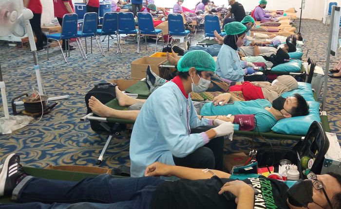 Peringati HUT ke-52, Lions Club Surabaya Gelar Baksos Donor Darah