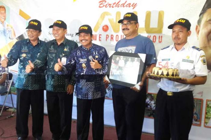 Ultah Ke-45, Kadishub AHW Didoakan Karirnya Makin Sukses oleh Bupati-Wabup Gresik Ultah Ke-45, Kadishub AHW Didoakan Karirnya Makin Sukses oleh Bupati-Wabup Gresik