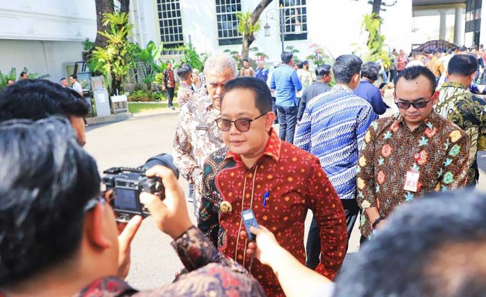 Rakornas dengan Presiden, Pj. Gubernur: TPID Jatim Berhasil Kendalikan Inflasi Sesuai Target 2,82% Rakornas dengan Presiden, Pj. Gubernur: TPID Jatim Berhasil Kendalikan Inflasi Sesuai Target 2,82%