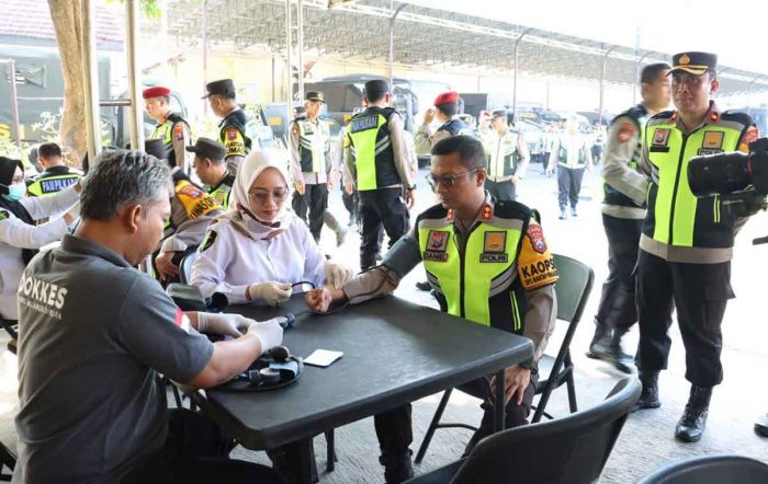 Kapolres Mojokerto Kota Pimpin Apel Pengamanan Pilkada 2024 Kapolres Mojokerto Kota Pimpin Apel Pengamanan Pilkada 2024