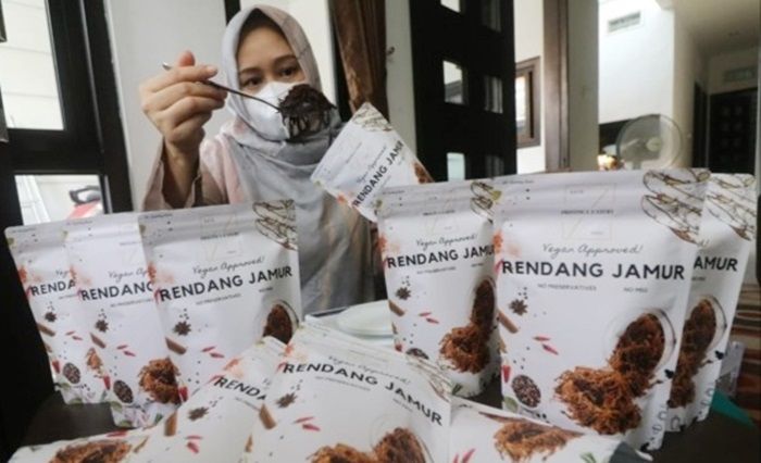Baru 4 Bulan Jualan, Rendang Jamur Warga Kediri Tembus Mancanegara, Omzet Capai Belasan Juta Rupiah Baru 4 Bulan Jualan, Rendang Jamur Warga Kediri Tembus Mancanegara, Omzet Capai Belasan Juta Rupiah