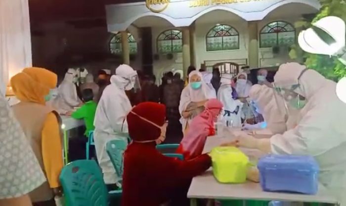 Rapid Test di Tiga Masjid Sidoarjo Usai Shalat Tarawih, Enam Jamaah Reaktif Covid-19 Rapid Test di Tiga Masjid Sidoarjo Usai Shalat Tarawih, Enam Jamaah Reaktif Covid-19