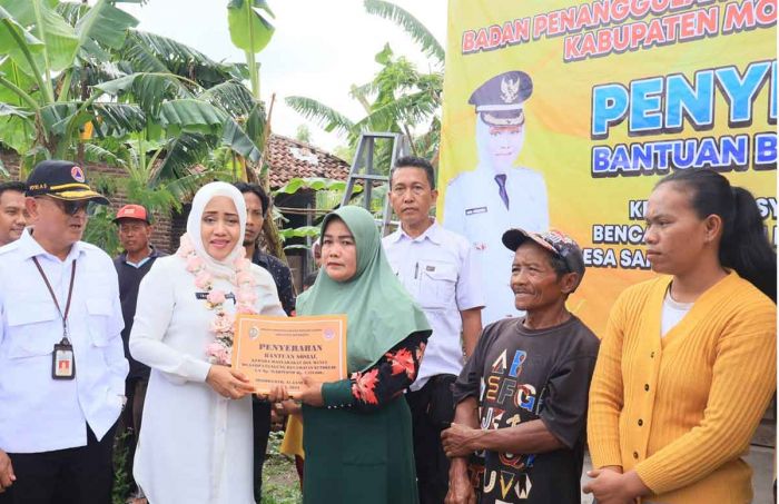 Bupati Mojokerto Beri Bantuan untuk Warga Terdampak Puting Beliung