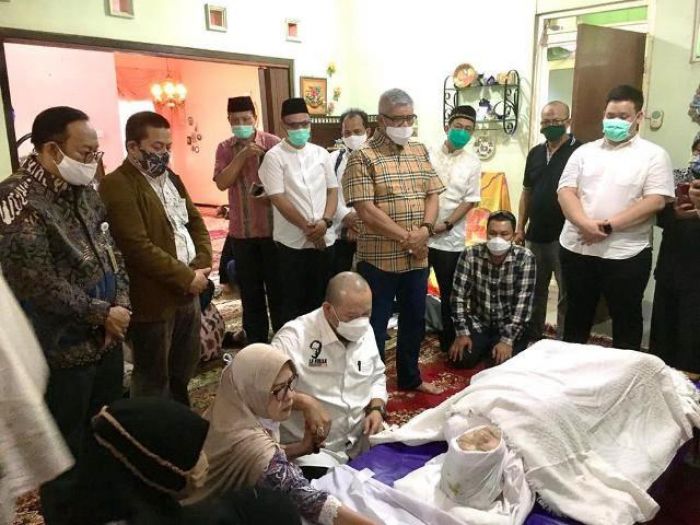 Makamkan Ibundanya, LaNyalla Selalu Ingat Pesan Ini Makamkan Ibundanya, LaNyalla Selalu Ingat Pesan Ini