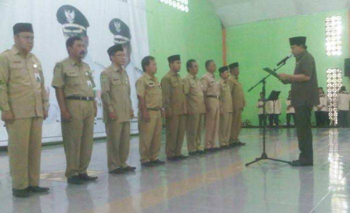 Bupati Pasuruan Kukuhkan Panitia UN Bupati Pasuruan Kukuhkan Panitia UN