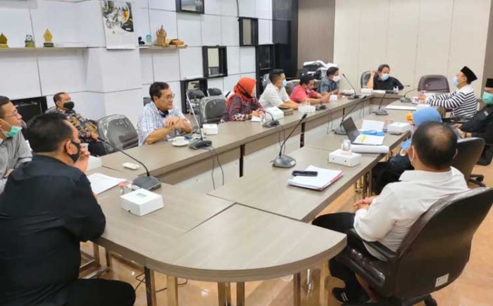 Tanyakan Pelaksanaan Tahapan Pilkada, Komisi I DPRD Gresik Hearing dengan KPU dan Bawaslu Tanyakan Pelaksanaan Tahapan Pilkada, Komisi I DPRD Gresik Hearing dengan KPU dan Bawaslu