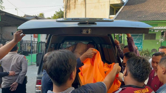Dua Bocah Kakak-Beradik di Kota Kediri Tewas Diduga Dihabisi Ibunya Dua Bocah Kakak-Beradik di Kota Kediri Tewas Diduga Dihabisi Ibunya