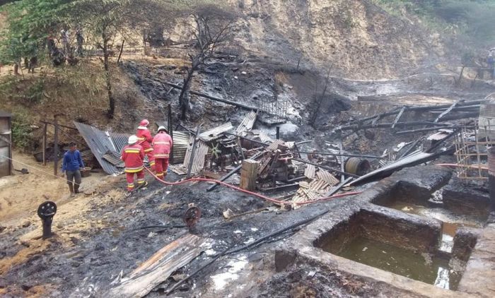 Sumur Tua D90 Wonocolo Kebakaran, 1.000 Liter Minyak Mentah Lenyap Sumur Tua D90 Wonocolo Kebakaran, 1.000 Liter Minyak Mentah Lenyap