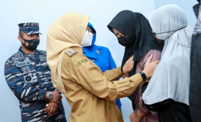 Bupati Banyuwangi Kunjungi Keluarga Korban KRI Nanggala 402 Bupati Banyuwangi Kunjungi Keluarga Korban KRI Nanggala 402