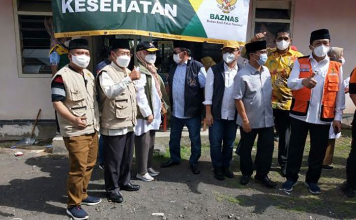Baznas Salurkan Bantuan Rp 1 M untuk Korban Erupsi Semeru Baznas Salurkan Bantuan Rp 1 M untuk Korban Erupsi Semeru