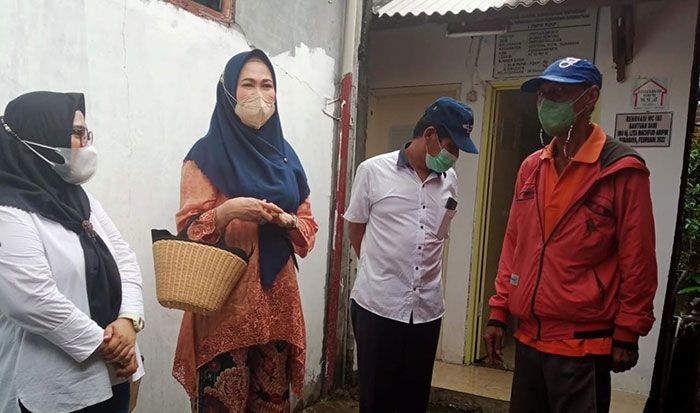 Peduli Kesehatan Warga Surabaya, Lita Machfud Arifin Renovasi WC Komunal Peduli Kesehatan Warga Surabaya, Lita Machfud Arifin Renovasi WC Komunal