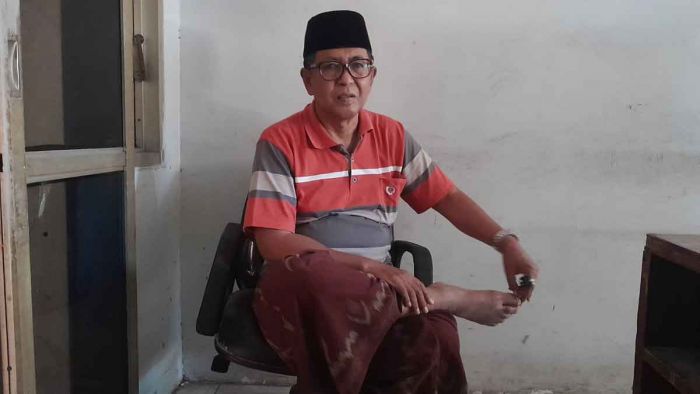 Kenakan Sarung di Hari Jumat, Anggota DPRD Situbondo ini Dorong Regulasi Pakaian Dinas Kesantrian