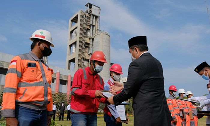 Kenalkan Operasional Perusahaan, PT SBI Tuban Ajak Keluarga Karyawan Lihat Aktivitas Pabrik Semen Kenalkan Operasional Perusahaan, PT SBI Tuban Ajak Keluarga Karyawan Lihat Aktivitas Pabrik Semen
