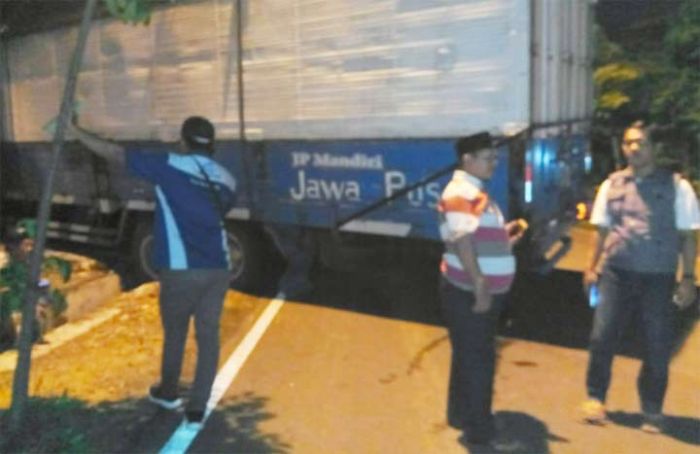 Truk Kontainer Pengangkut Logistik Pemilu 2019 untuk Pamekasan Tiba Tanpa Pengawalan Aparat Keamanan