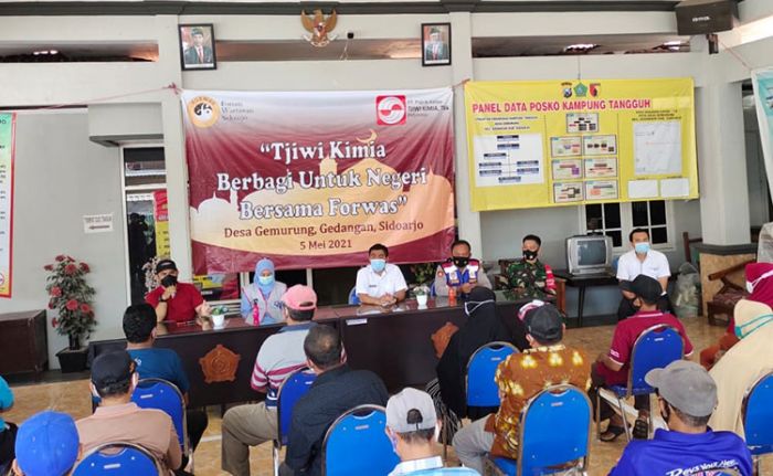 Didukung Tjiwi Kimia, Forwas Sidoarjo Berikan Bantuan Paket Sembako ke Warga Kurang Mampu Didukung Tjiwi Kimia, Forwas Sidoarjo Berikan Bantuan Paket Sembako ke Warga Kurang Mampu