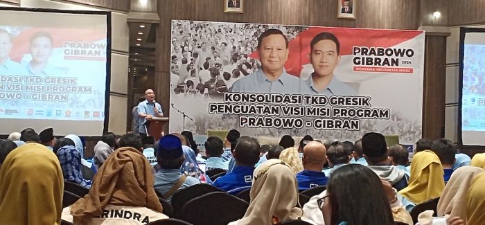 Ketua KIM Pemenangan Prabowo-Gibran Gresik: Partai Merah Adalah Musuh Kita, Harus Kita Lawan Ketua KIM Pemenangan Prabowo-Gibran Gresik: Partai Merah Adalah Musuh Kita, Harus Kita Lawan