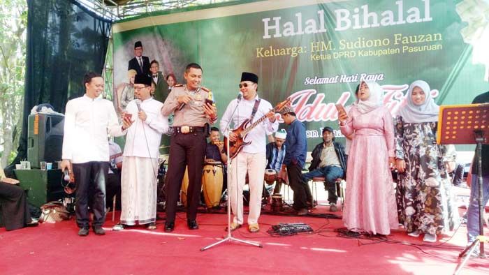 Ribuan Warga Banjiri Open House di Rumah Ketua DPRD Pasuruan Ribuan Warga Banjiri Open House di Rumah Ketua DPRD Pasuruan