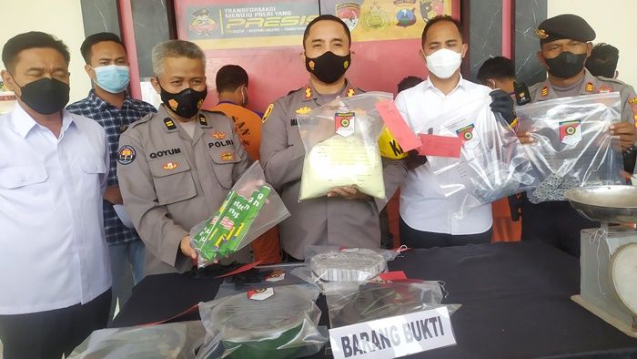 Ringkus Lima Produsen, Polres Jombang Amankan Puluhan Ribu Mercon Siap Edar dan 80 Kg Bahan Peledak Ringkus Lima Produsen, Polres Jombang Amankan Puluhan Ribu Mercon Siap Edar dan 80 Kg Bahan Peledak