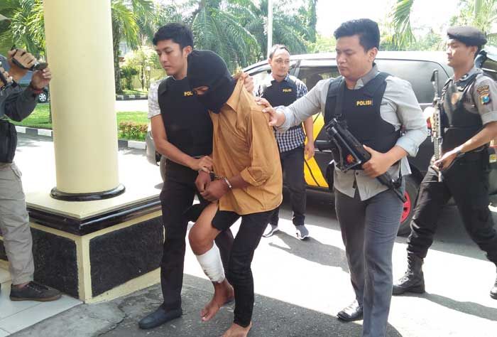 Ngaku Polisi, Pria Asal Binangun Blitar ini Cabuli Anak di bawah Umur Ngaku Polisi, Pria Asal Binangun Blitar ini Cabuli Anak di bawah Umur