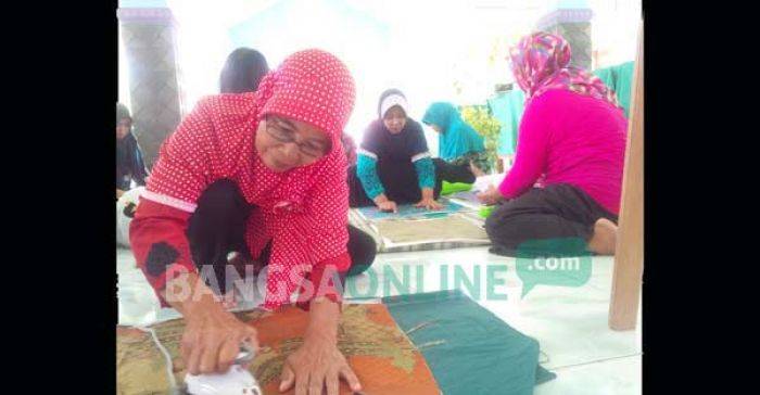 Ibu-ibu di Bojonegoro Ini Manfaatkan Bekas Kain Perca Jadi Rupiah