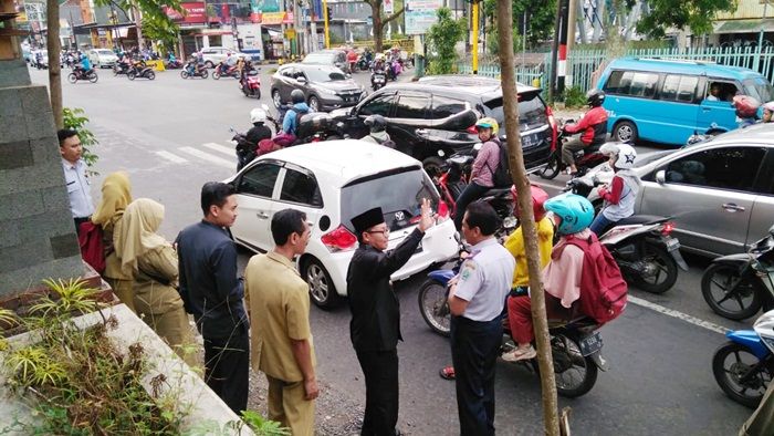 Sutiaji Minta Atur Ulang Timer Traffic Light di Belakang UB dan Jembatan Suhat Sutiaji Minta Atur Ulang Timer Traffic Light di Belakang UB dan Jembatan Suhat
