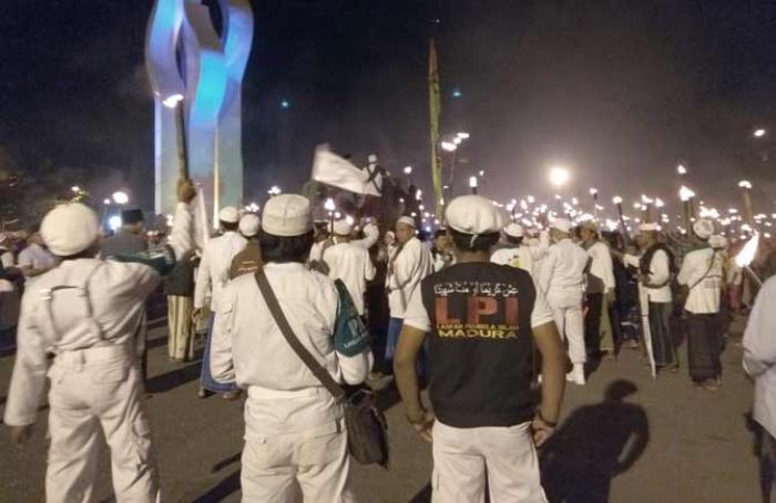 Menyambut Bulan Ramadhan, GUIP Adakan Aksi Sejuta Obor di Monumen Arek Lancor Menyambut Bulan Ramadhan, GUIP Adakan Aksi Sejuta Obor di Monumen Arek Lancor