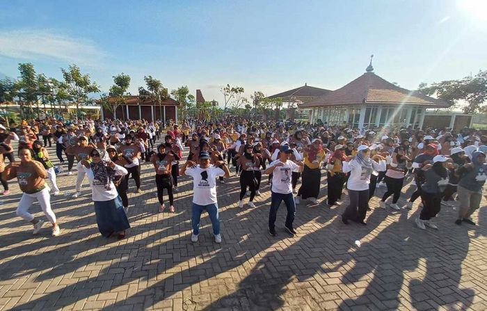 Ribuan Warga Meriahkan Senam Mubarok Bersama Gus Barra dan Mas Rizal Ribuan Warga Meriahkan Senam Mubarok Bersama Gus Barra dan Mas Rizal