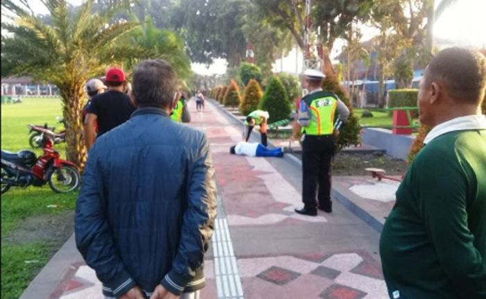 Pria Meninggal Saat Olahraga di Alun-alun Kota Blitar, Dievakuasi Petugas Ber-APD